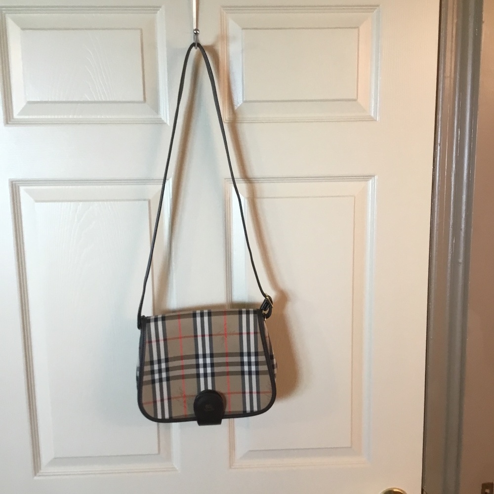 Burberry sling purse